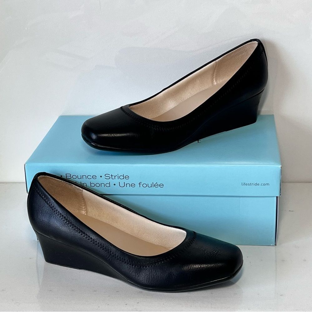 LifeStride Groovy Wedge Pumps Size: 8.5
